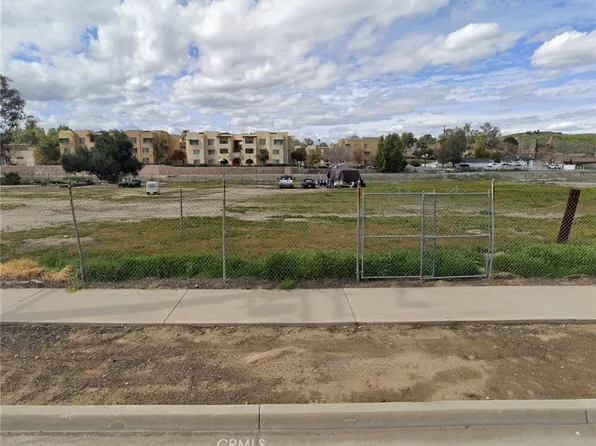 350 N Spring St #19, Lake Elsinore, CA 92530