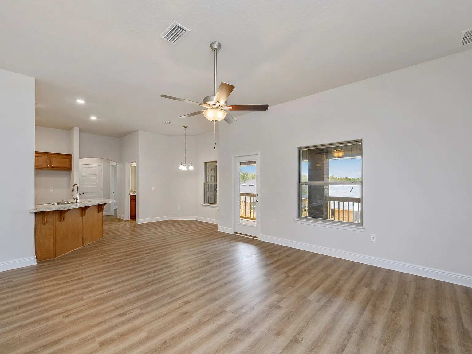 4 bed, 2334 sqft, $2,200 — Photo 4