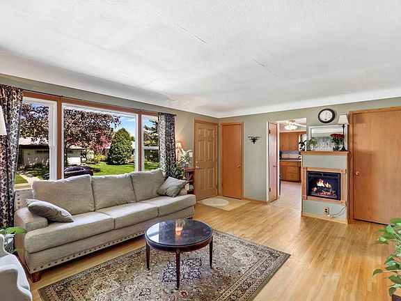 5th image of 266 Stanley St E