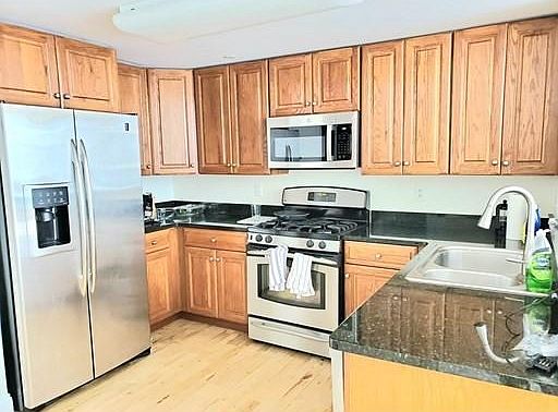 4th image of 110 Cypress St #10