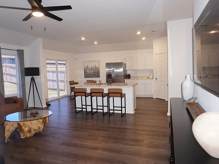 1487 Meadows Dr — Photo 10