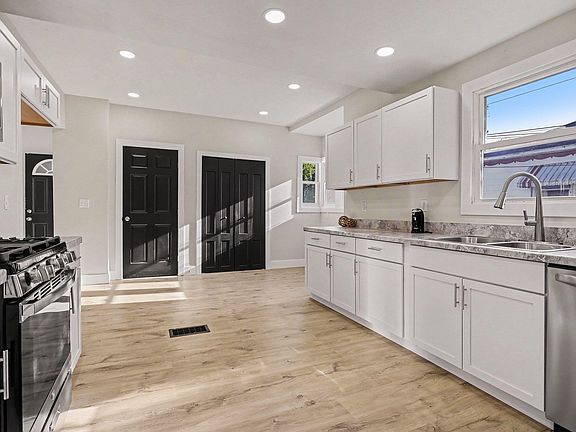 5th image of 105 W Telegraph St