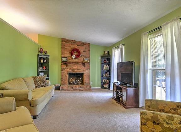 4th image of 111 Chapman Dr