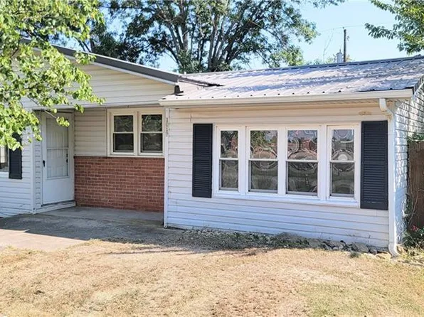 1019 Cherokee St, Humboldt, KS 66748