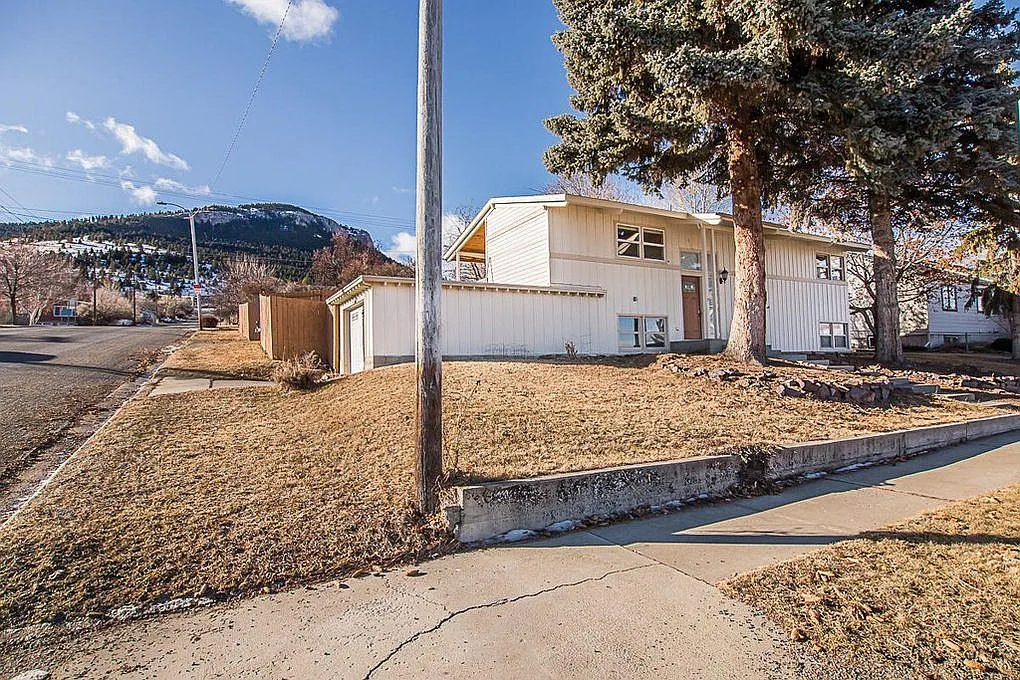 1405 Knight St — Photo 4