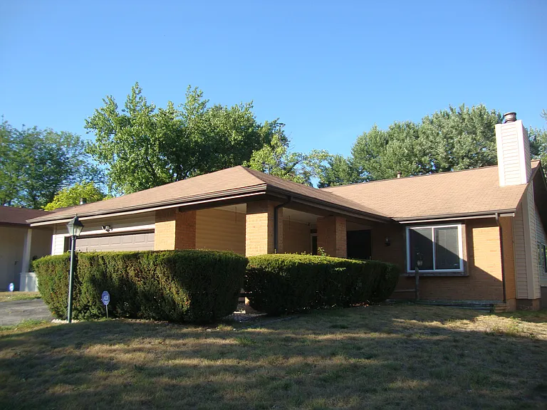 1612 Barkwood Dr — Photo 4
