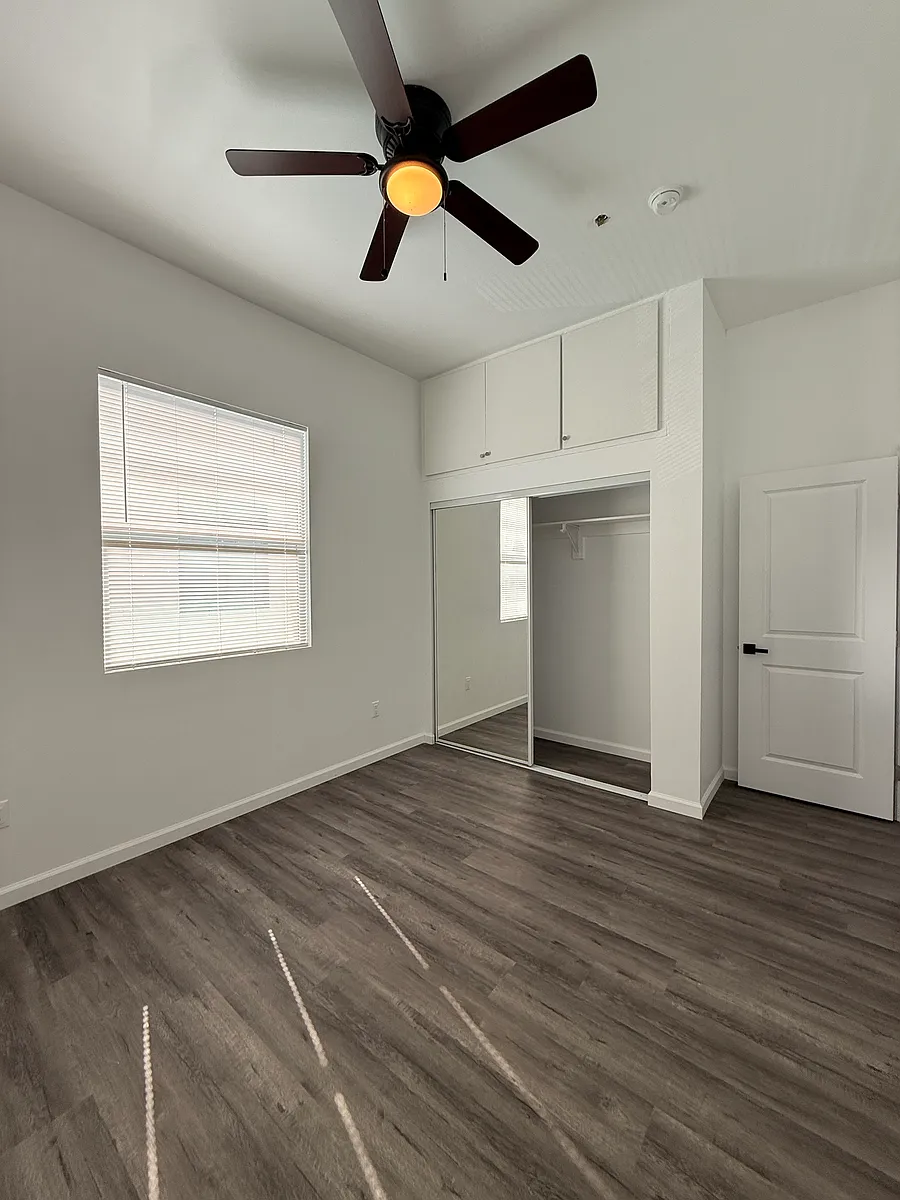 Building Photo - 1821 N Ave #1