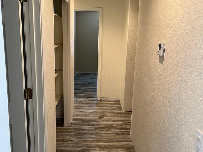 Hallway to the bedrooms