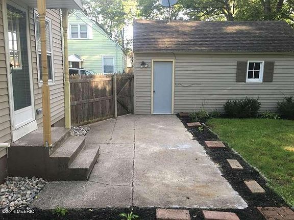 3rd image of 3446 McCracken St