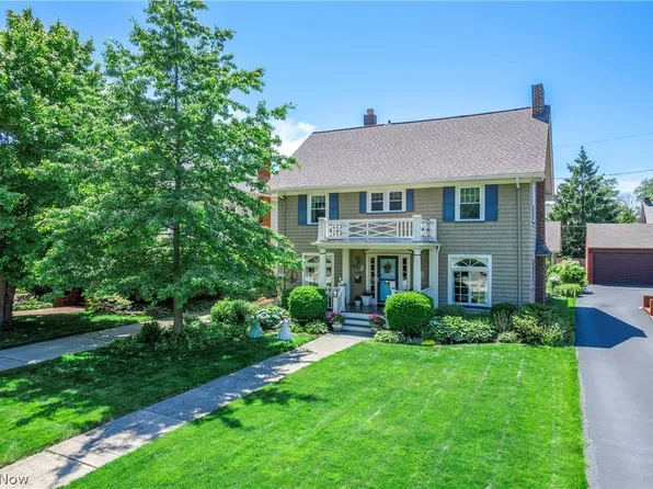 1090 Erie Cliff Dr, Lakewood, OH 44107