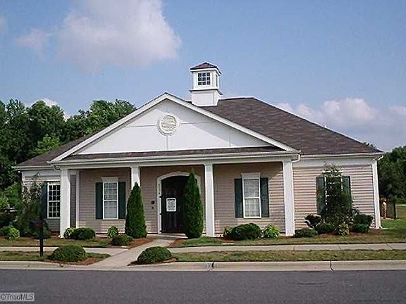 4th image of 204 Geoffrey Way