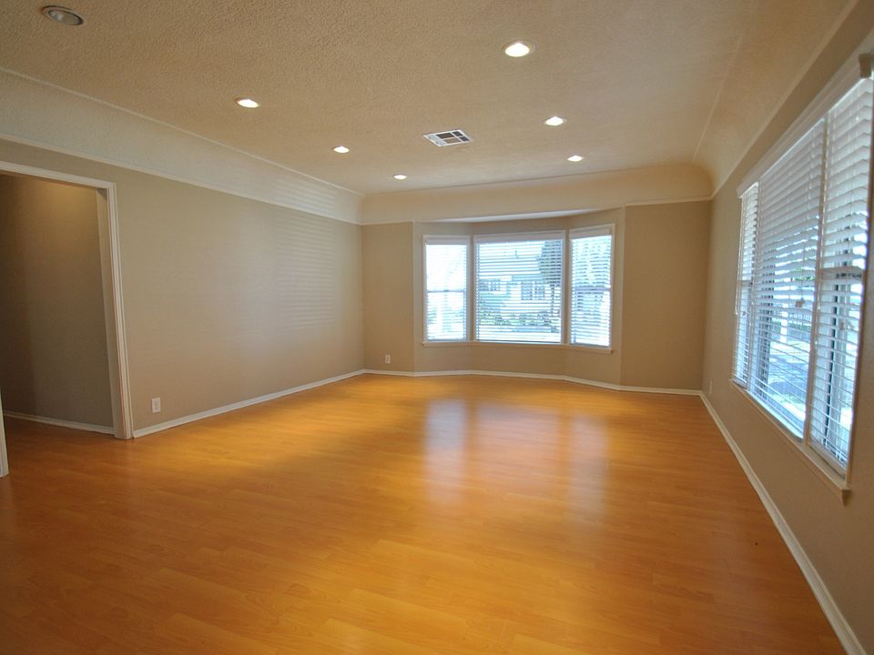 1st image of 2522 W 80th St