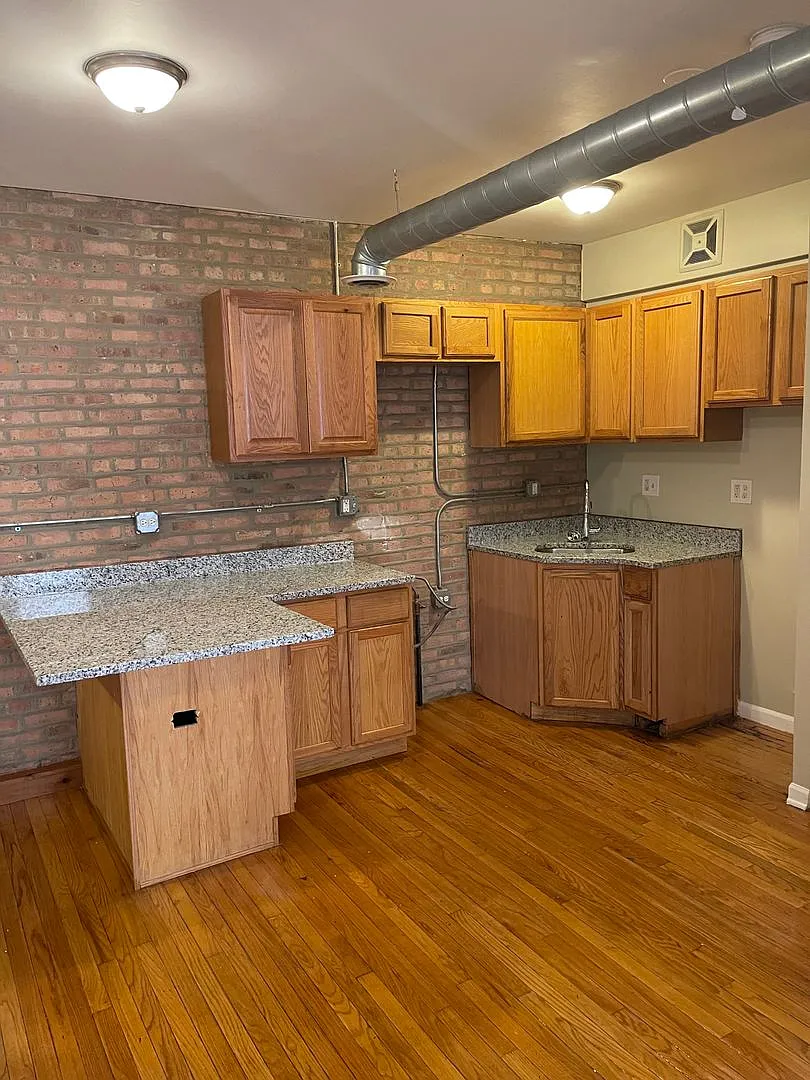 1608 N Luna — Photo 3