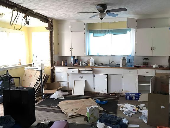 4th image of 1225 Clark St