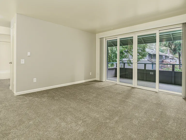 Lynnwood Garden Village — Photo 3