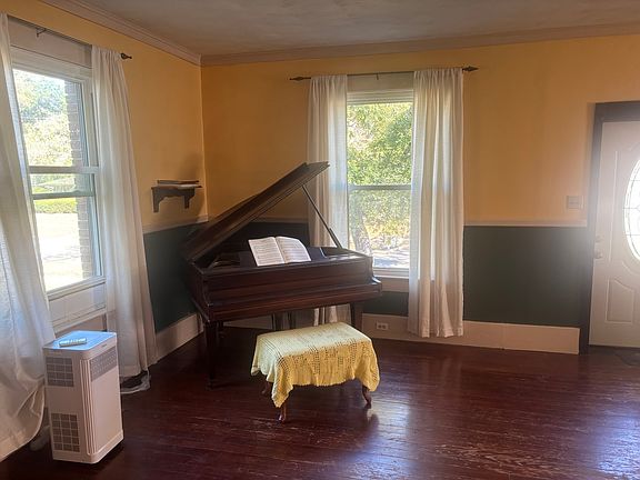 2nd image of 815 N 22nd St