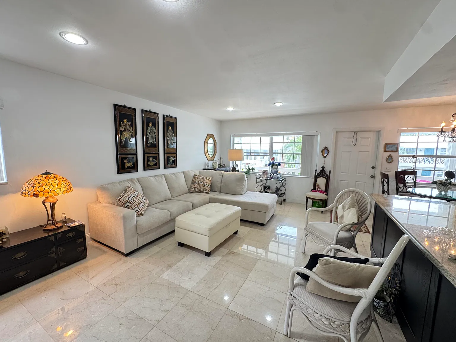 2 bed, 1.5 bath, 910 sqft, $2,300 — Photo 2