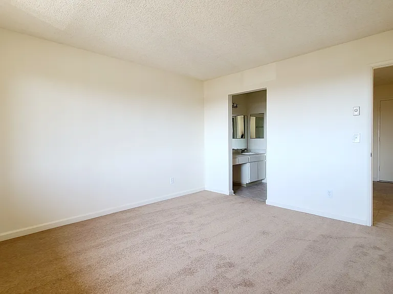 Vista Towers — Photo 11