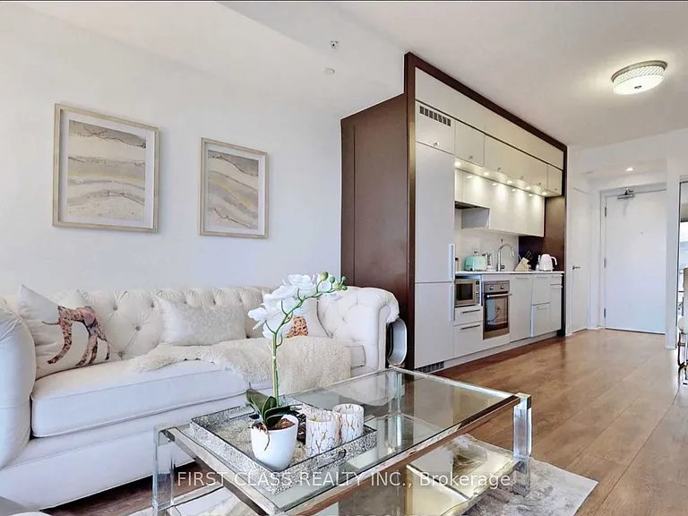 15 Grenville St #4202 — Photo 2