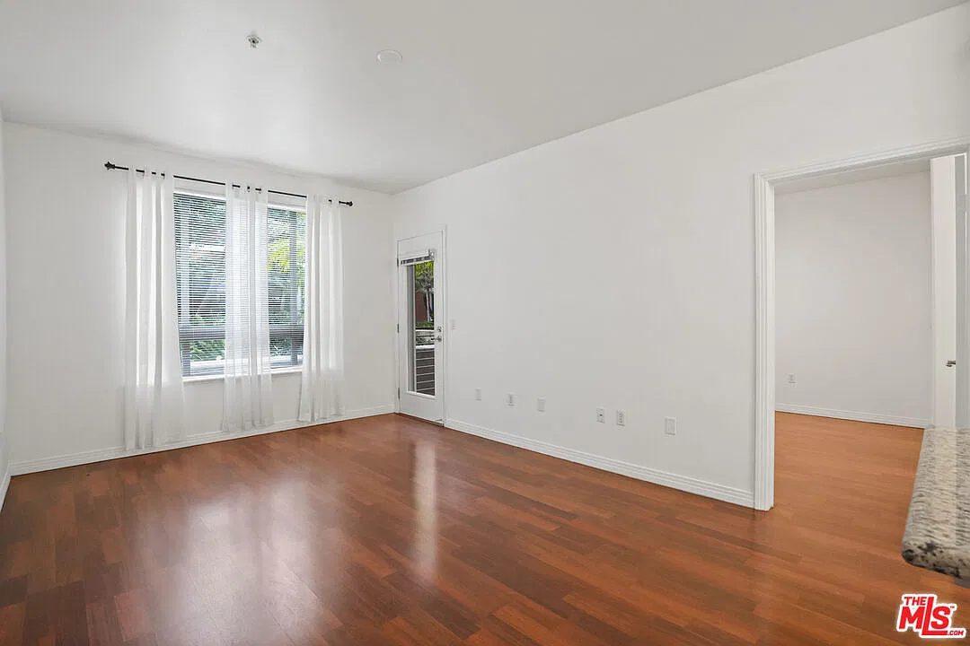 100 S Alameda St — Photo 2