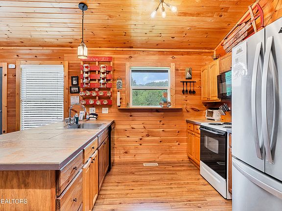 5th image of 1148 Laurel Rd