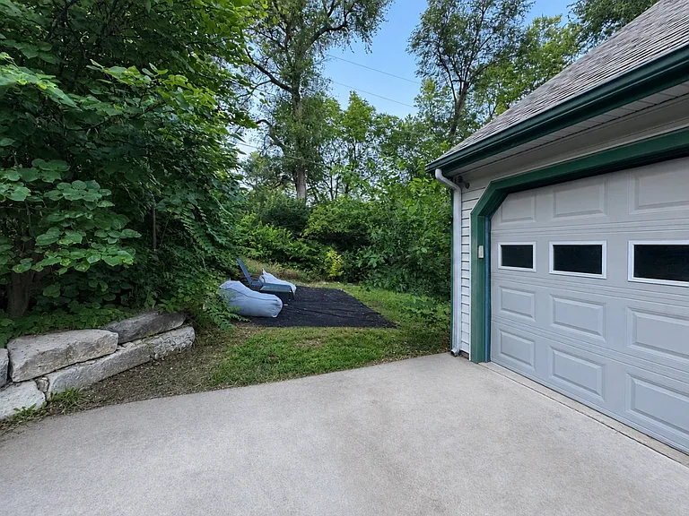 305 Orchard Cir — Photo 2
