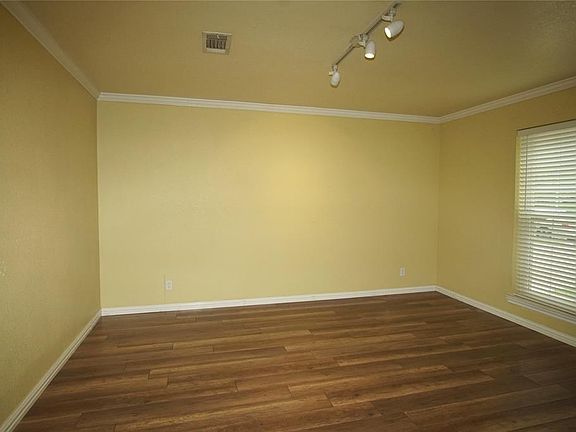 5th image of 2116 Barton Dr