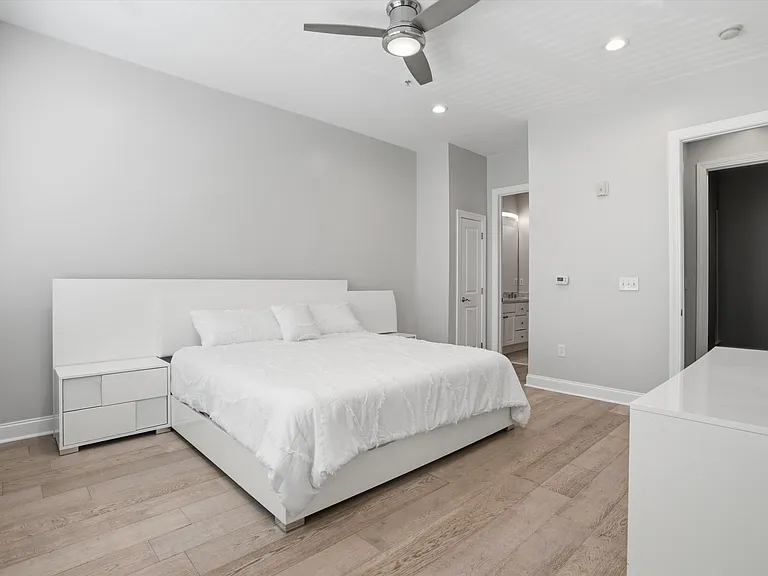 200 River Landing Dr #B102 — Photo 12