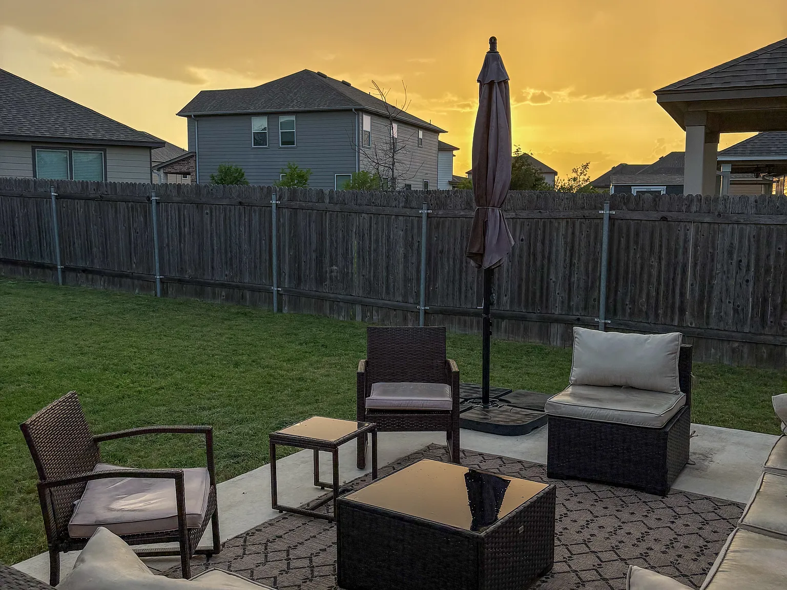 Stylish 3BR/2BA + Bonus Room in Manor Yard, Fire Pit & Pets Welcome! — Photo 3