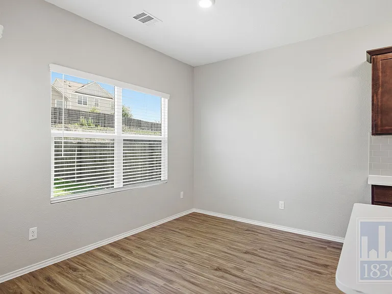 108 Wind Flower Ln — Photo 8
