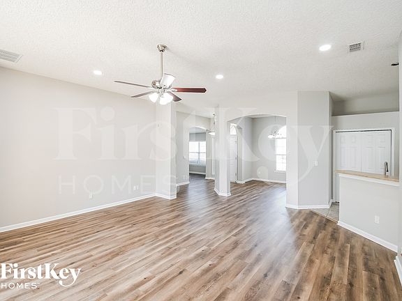 3rd image of 2402 Bentshire Dr