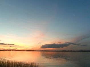 546 Banning Beach Rd, Tavares, FL 32778