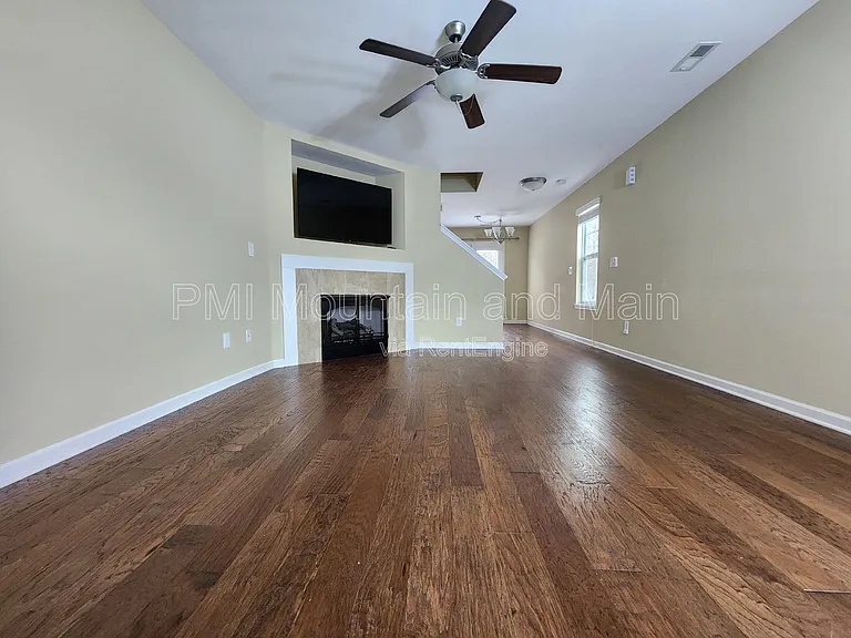 19 Barnett Shoals Dr — Photo 3
