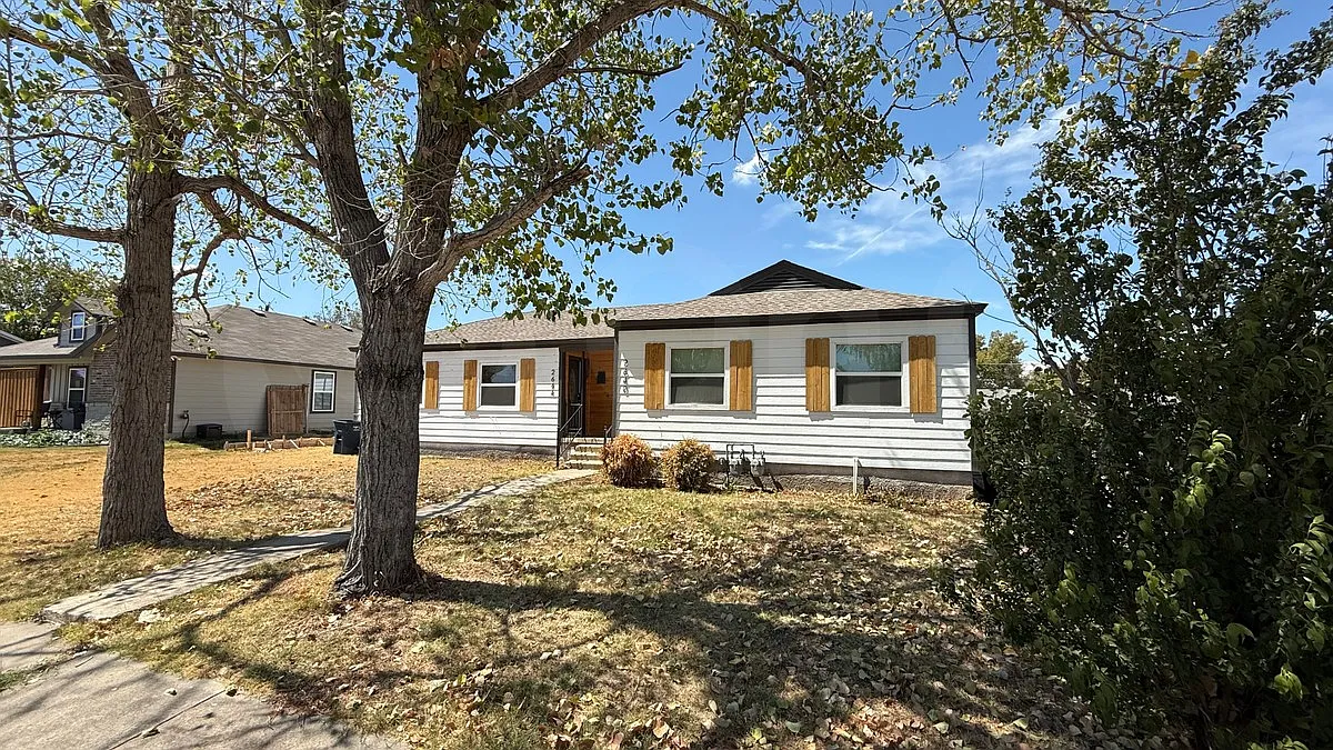 2 bed, 1.0 bath, 739 sqft, $1,500 — Photo 3