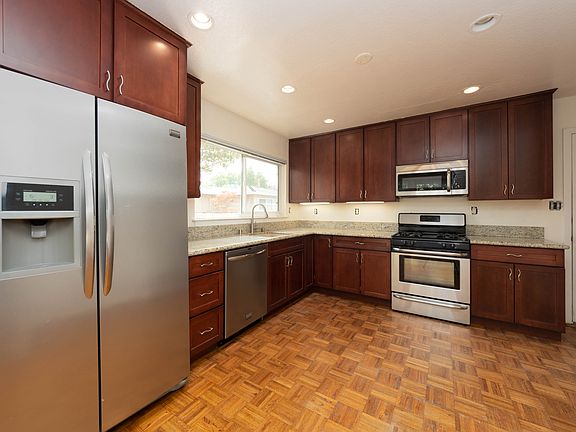 5th image of 3147 Alma St