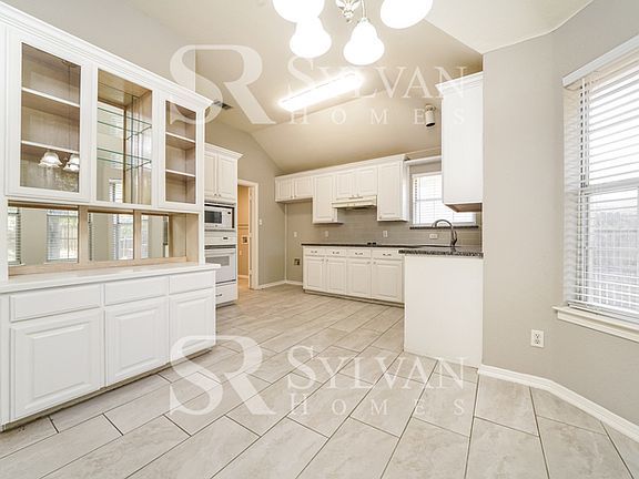 5th image of 1109 Greenwood Ct