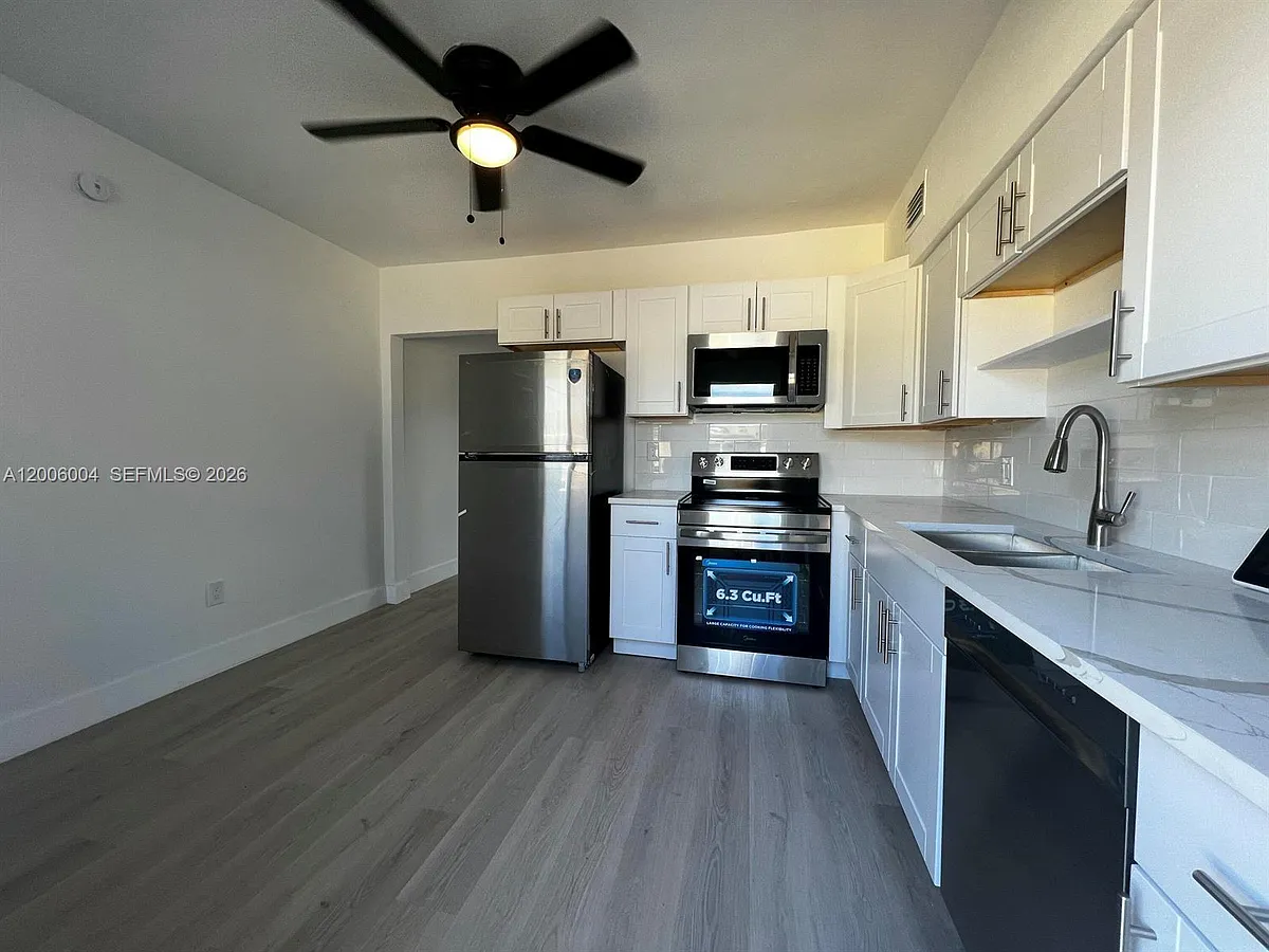 Building Photo - 2041 NW 2nd St #2041