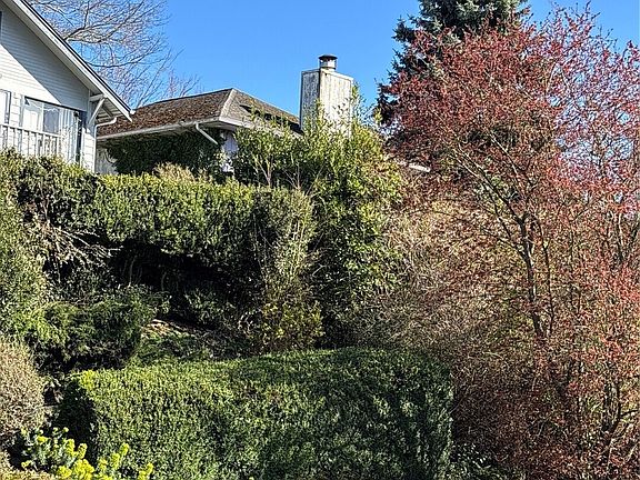 2nd image of 4546 47th Avenue SW