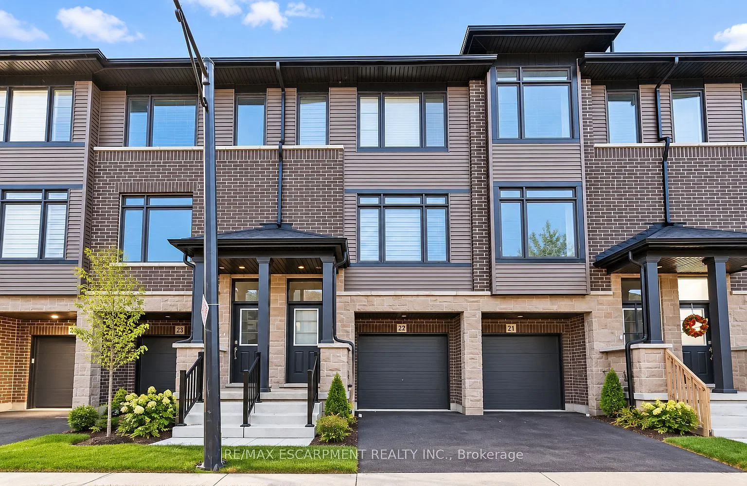 3 bed, $2,300 — Photo 1