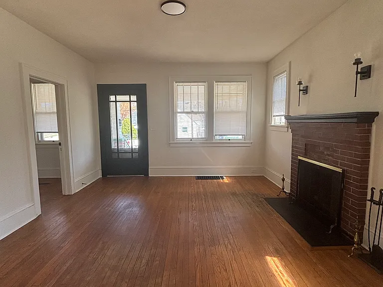 2632 Clifton St NW — Photo 4