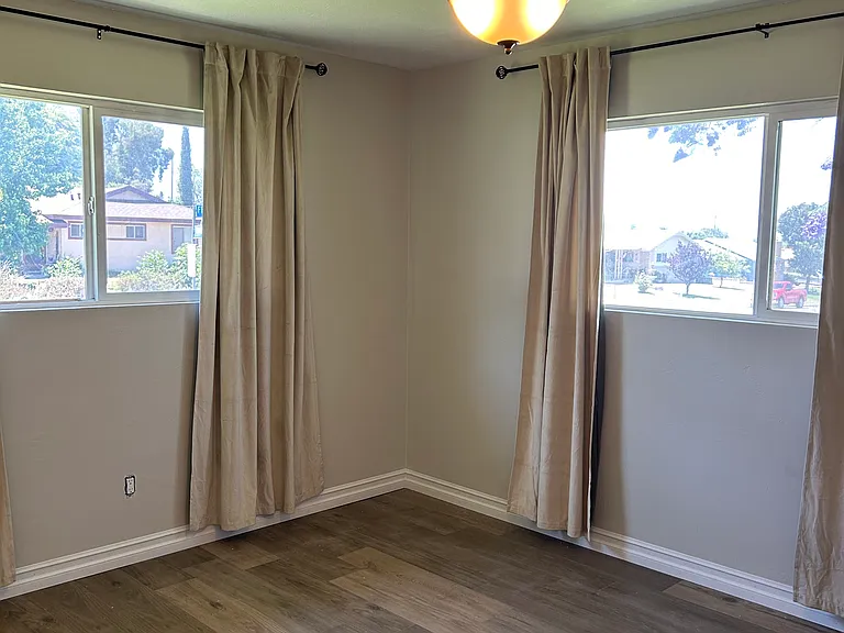 22432 Franklin St — Photo 10