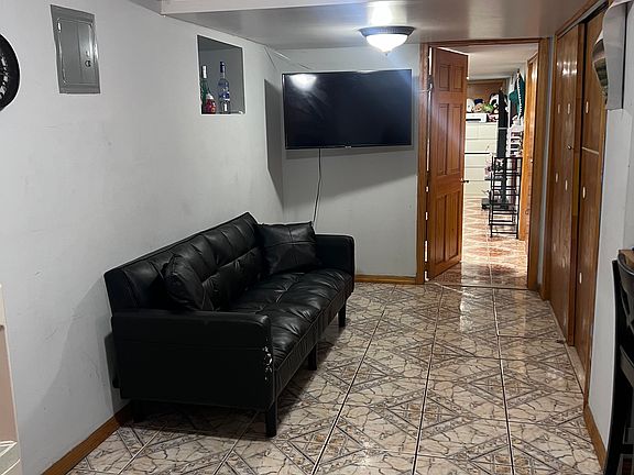 3rd image of 291 Jefferson St #G