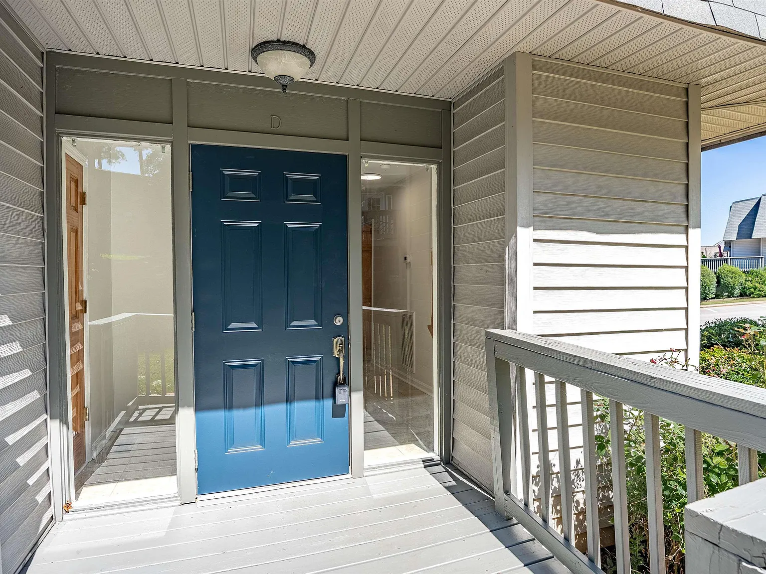3 bed, 1345 sqft, $1,975 — Photo 2