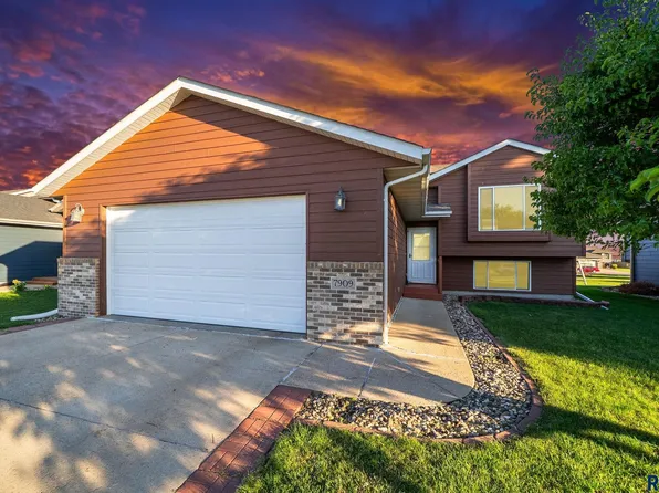 7909 W Wilson Dr, Sioux Falls, SD 57106