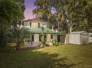 7965 W Riverbend Rd, Crystal River, FL 34428