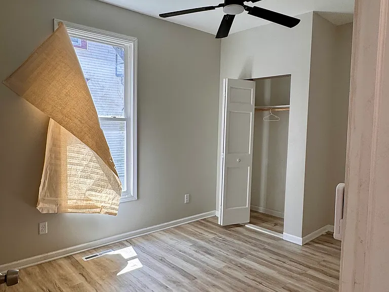 834 College Ave — Photo 16