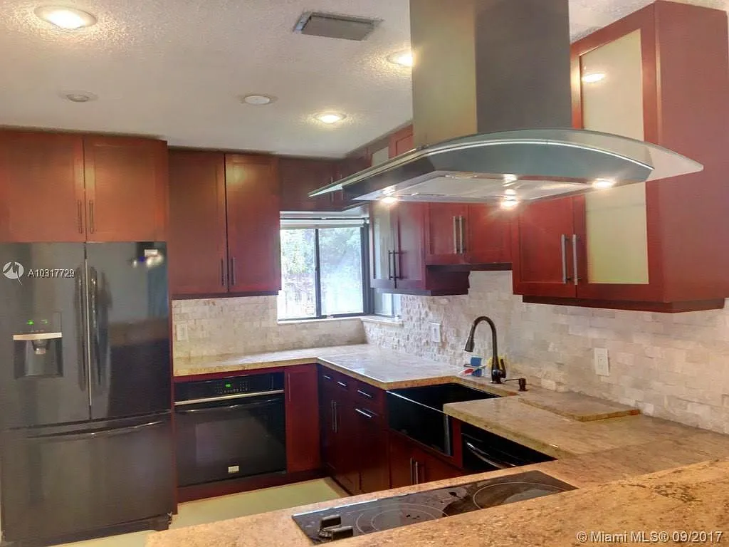 3 bed, 1288 sqft, $3,100 — Photo 4