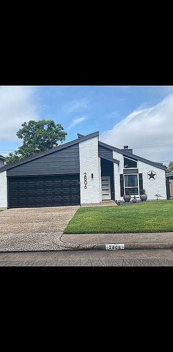 1st image of 2806 Oak Hill Dr