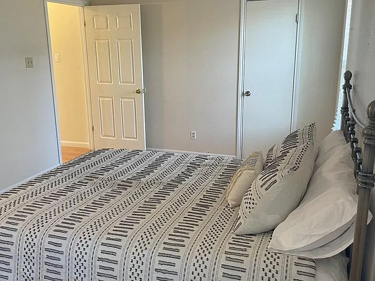 1434 Lindell Ct — Photo 19