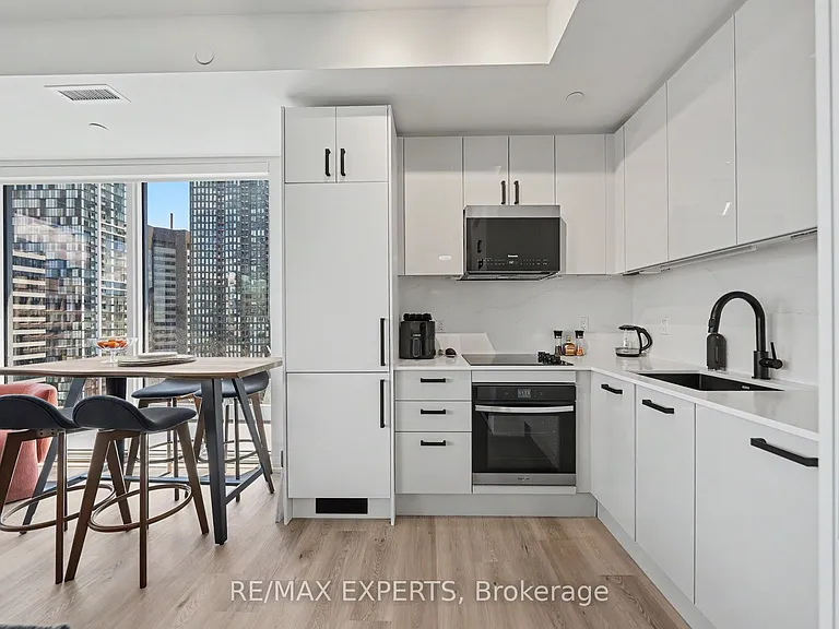 280 Dundas St W #1805 — Photo 17